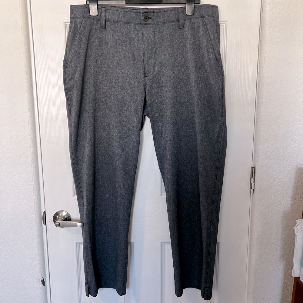 Men’s Grey Under Armour Golf Pants, Size 40x30 Excellent Condition